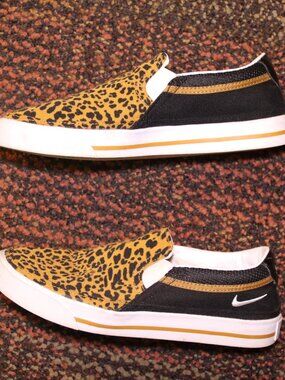 👟 Nike Court Legacy Slip-On Shoes – Women’s Size 7 (Leopard Print) 👟